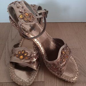 Shiny brown sandals 5